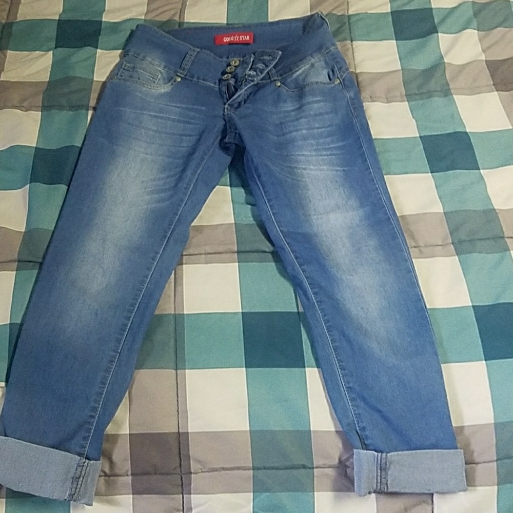 Gogo Star stretchy denim capri pants - size 5